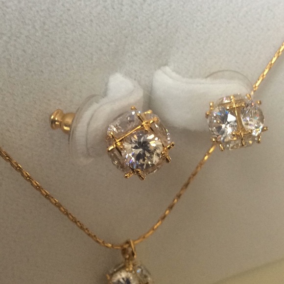 Fifth Avenue Collection earrings & necklace set - Picture 3 of 8